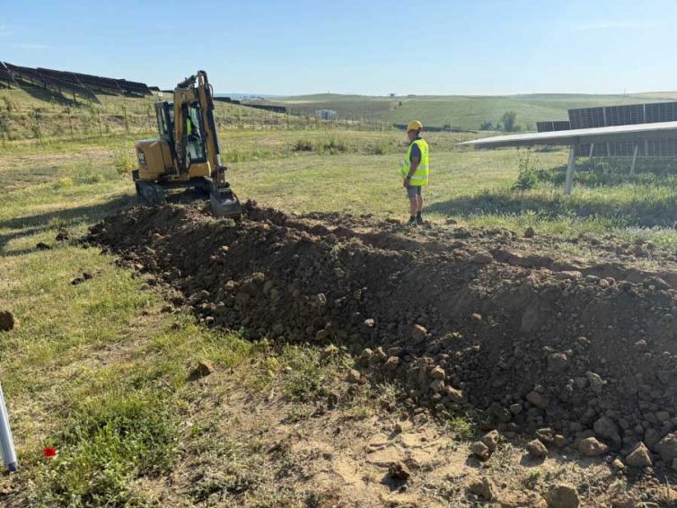Opere di Movimento Terra e Sistemi di Drenaggio per Grandi Impianti Fotovoltaici