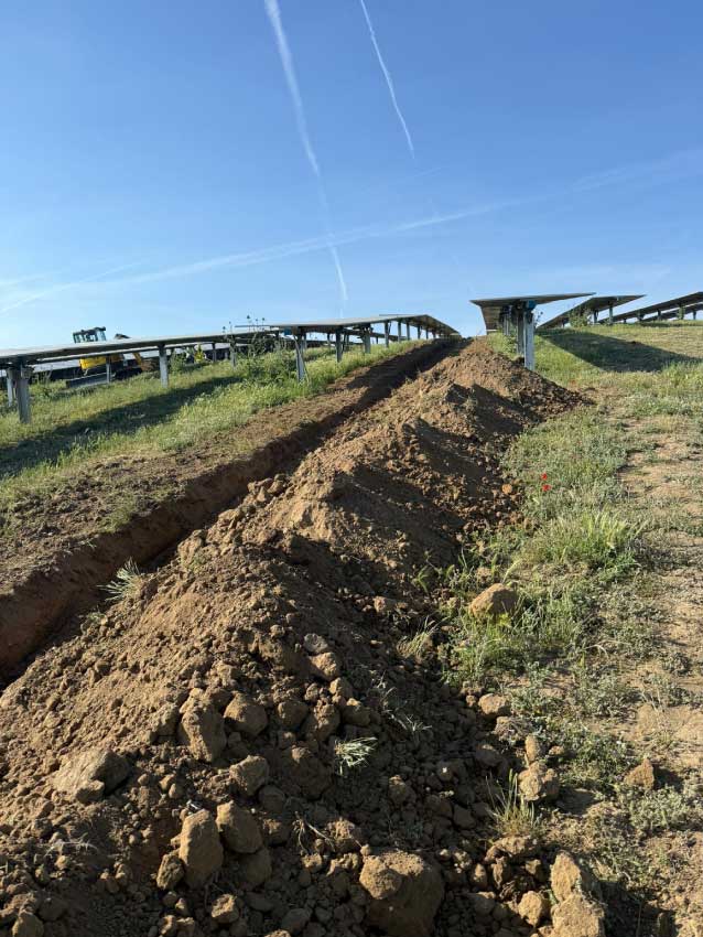 Opere di Movimento Terra e Sistemi di Drenaggio per Grandi Impianti Fotovoltaici