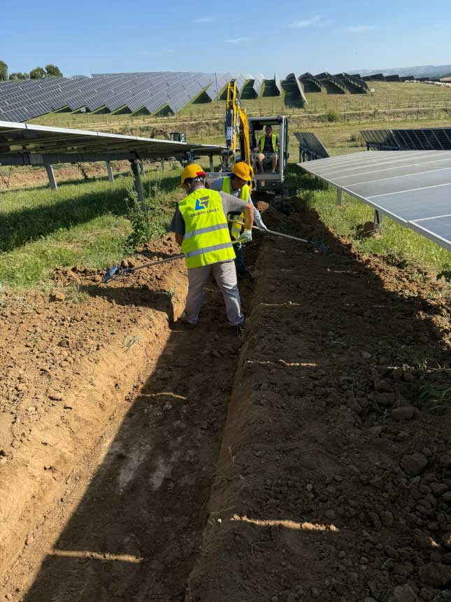 Opere di Movimento Terra e Sistemi di Drenaggio per Grandi Impianti Fotovoltaici
