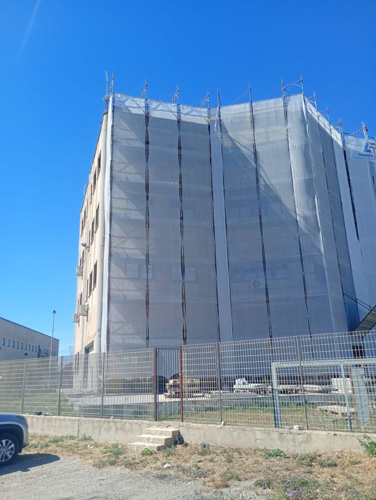Scopri l'intervento di manutenzione straordinaria e rifacimento facciate eseguito da Gruppo Lenzo a Civitavecchia (via Dino Marrani) su un immobile del Gruppo Mondo Convenienza.