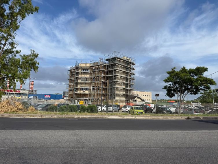 Scopri l'intervento di manutenzione straordinaria e rifacimento facciate eseguito da Gruppo Lenzo a Civitavecchia (via Dino Marrani) su un immobile del Gruppo Mondo Convenienza.