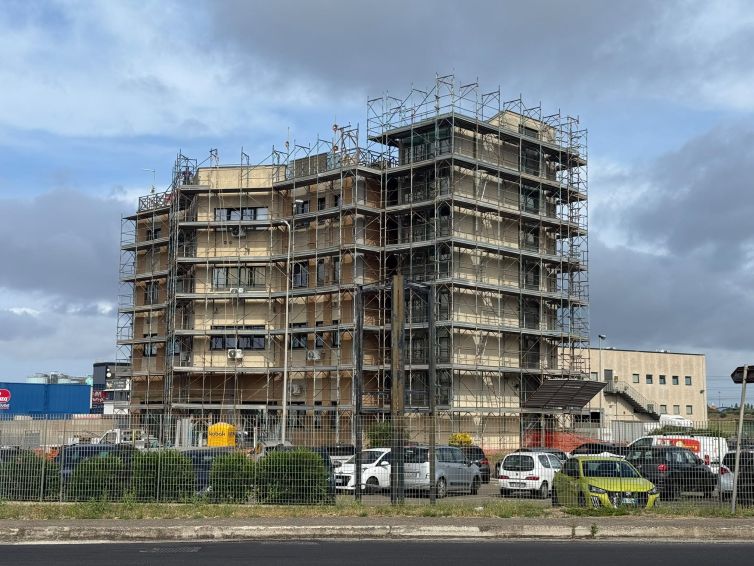 Scopri l'intervento di manutenzione straordinaria e rifacimento facciate eseguito da Gruppo Lenzo a Civitavecchia (via Dino Marrani) su un immobile del Gruppo Mondo Convenienza.